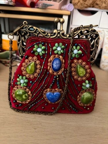 Butler wilson red - red, velvet