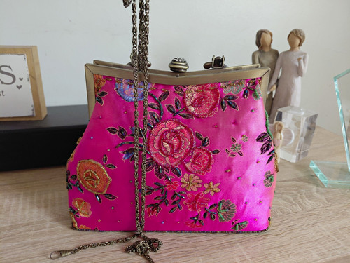 Butler wilson pink satin - &,